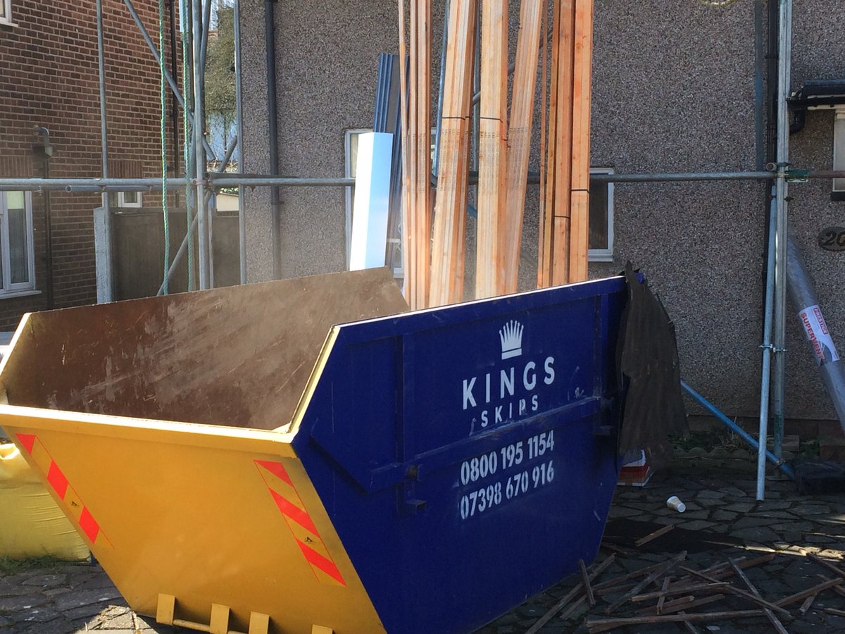 KingsSkip's tweet image. Another happy customer with KINGS weather your a builder or tradesmen looking for a reliable waste management solution for your business or an individual customer looking to clear out your garage or loft, look no further we are the company for you call 0800 195 1154 07398 670 916