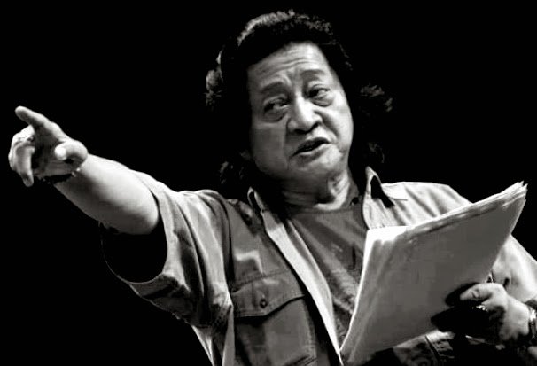 WS_Rendra_'s tweet image. “Ma, bukan maut yang menggetarkan hatiku. Tetapi hidup yang tidak hidup,… "Hai Ma” (1992) ~ WS Rendra