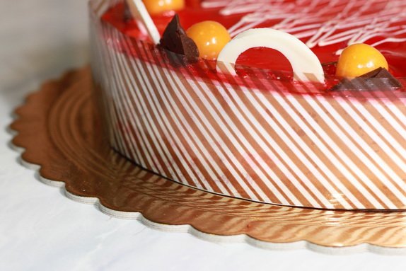 GDC_Pasticciere's tweet photo. Мы добавили новый размер коробки Pasticciere для транспортировки – 280*280*130 мм – и атласные ленты шириной 25 мм. Чтобы заказать, звоните + 7 (495) 773-87-18 ил пишите в сообщения. https://t.co/pYBtpj7DYs https://t.co/B6HlY0Ng5n