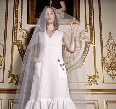 Monoprix's tweet photo. [EXCLUSIVITÉ] La collection #AlexisMabillexMonoprix est maintenant disponible dans une sélection de magasins ! 🙌👰 https://t.co/tnyolbHU6s