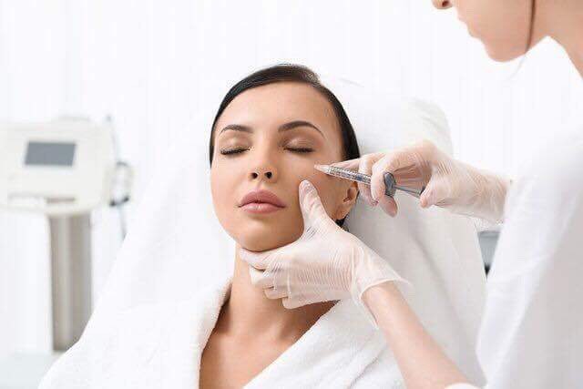 AestheticBC's tweet photo. Did you know that as part of our ´#LunchtimeCosmeticClinic´, we can provide a full range of #NonInvasive #SkinTreatments. From #Freckles and #BrokenCapillaries to #ScarReversal and #SkinRejuvenation; we offer a comprehensive #DermalCare portfolio.
https://t.co/w0YWmvxFlu https://t.co/0gHbLggHJE