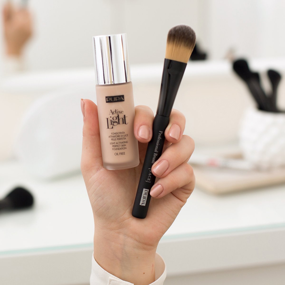 PUPAMilano_IT's tweet photo. Cerchi un risultato da #makeupartist?
Stendi #ActiveLight con il Pennello Fondotinta dal centro del viso verso i contorni, dalla fronte verso il mento, sfumando sul collo!

Scopri se è il tuo fondotinta ideale su #aciascunailsuo! https://t.co/XmwZ2lbQER https://t.co/6JW3nhJJVo