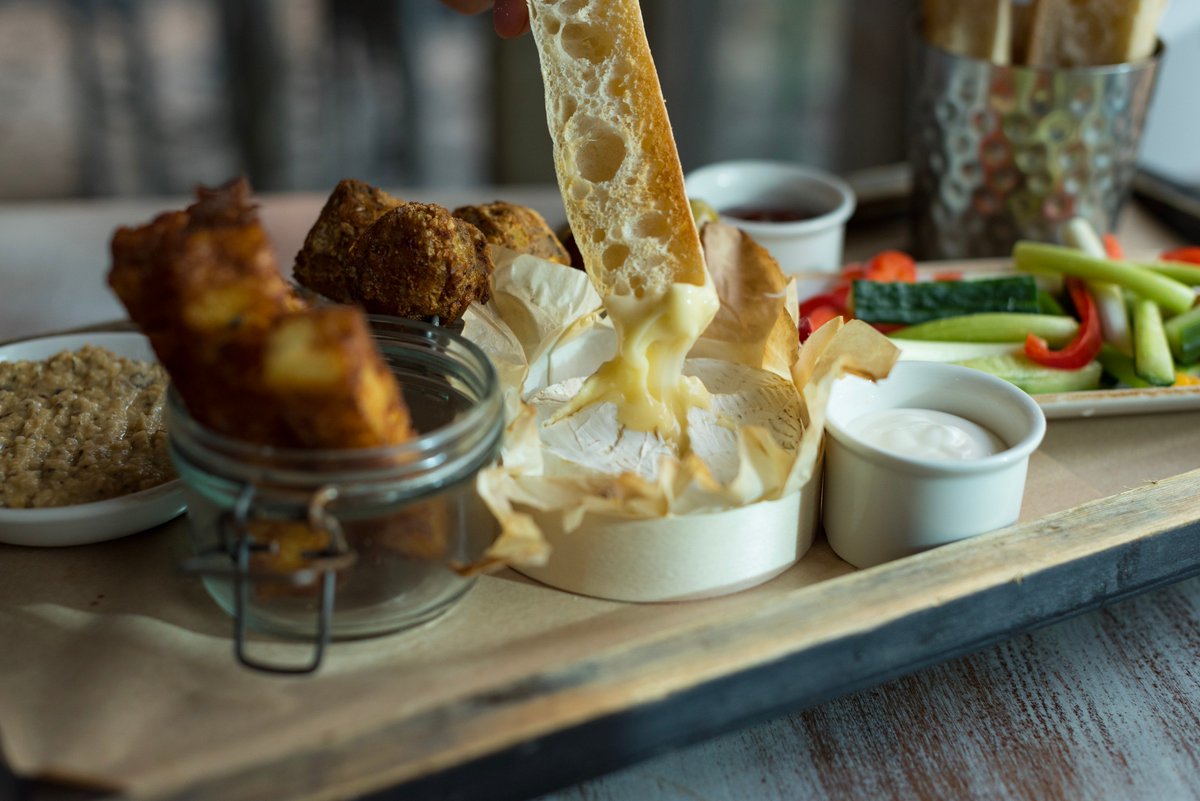 SlugHanover's tweet image. As it's Wine Down Wednesday it would be rude not to indulge a little more! Try our delicious Camembert Sharer with your wine!
A baked boxed Camembert, falafel, fritatta, mixed olives and ciabatta bread sticks for dipping. The perfect duo to enjoy a mid week treat!
#winedown