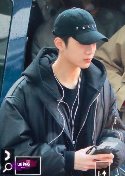 _LIN_PING_'s tweet photo. 180321 인공 출국 

#워너원 #WANNAONE #라이관린 #LAIKUANLIN #赖冠霖 https://t.co/BPC0squHZe