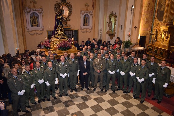 FUTER_ET's tweet photo. El Regimiento #Zaragoza_5 de #paracaidistas #BRIPAC @EjercitoTierra otro año más, realiza el traslado de Nuestro Padre Jesús Nazareno @NPJesusMurcia por las calles de #Murcia, desde el @MuseoSalzillo hasta el convento de las Agustinas. #SSantaMurcia18 https://t.co/hT6cd3OAeh