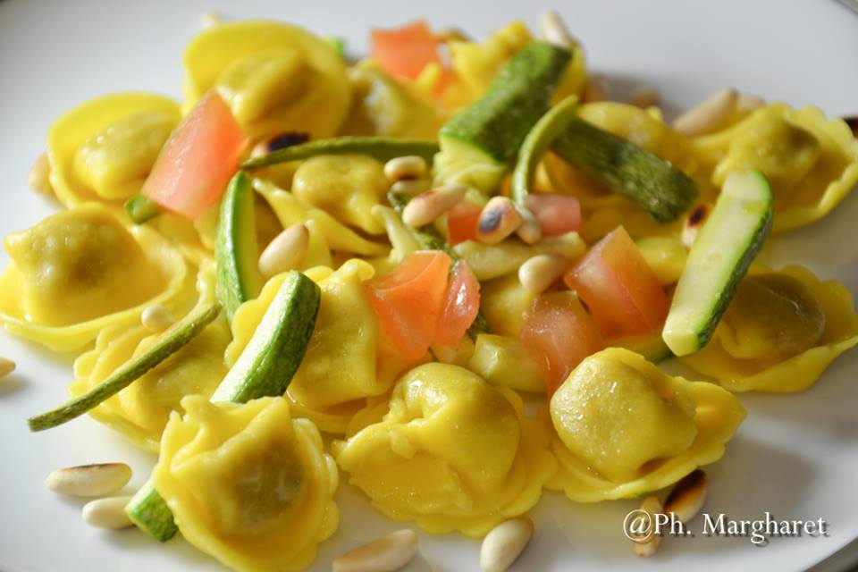 GustaMenteWeb's tweet photo. Diamo colore e calore a questo primo giorno di Primavera un po' spento con i Tortellini GustaMente Venere zucchine e pinoli tostati. Qui la ricetta e buon appetito
https://t.co/WaIhfeSvRK…/ https://t.co/dSoCjAT9Qu