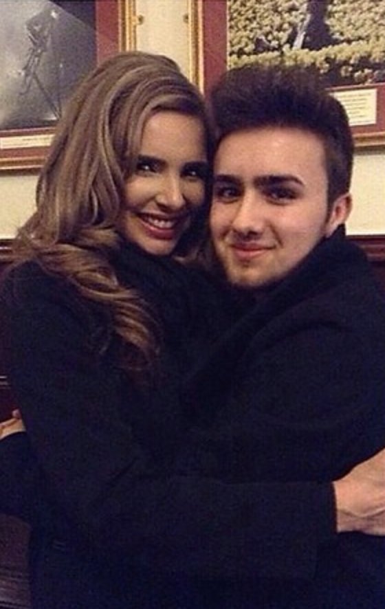 danielnadine's tweet photo. @NadineCoyleNow This picture was taken 3 years ago. It was so nice to chat to you with my friends. #MatchingCoats π https://t.co/veX48q21nj