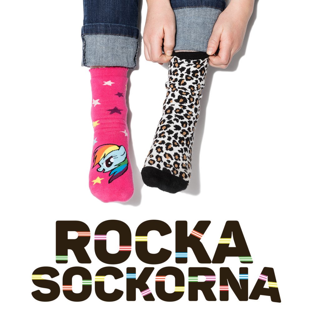 TodayinSweden's tweet image. Today is #rockasockorna in @Sweden. 
It's part of the globally recognized Downs Syndrome Day. 
Kids of all ages wear different socks to remind us that we're all different but enjoy the same rights.
Heja @SvDownfreningen!!!