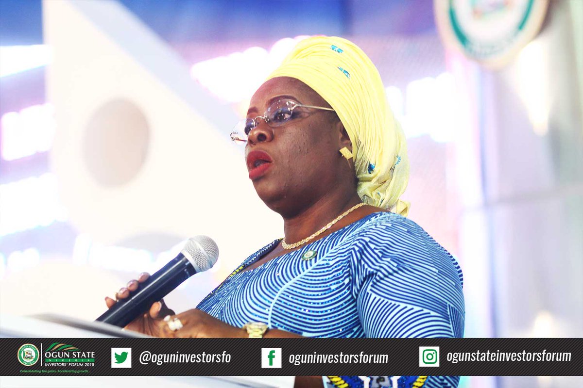 oguninvestorsfo's tweet photo. DAY TWO
Deputy Governor, Mrs Onanuga reads the recap of the previous day
#OgunInvestorsForum 
#OgunStateInvestorsforum2018 https://t.co/FHCY2NiNzX
