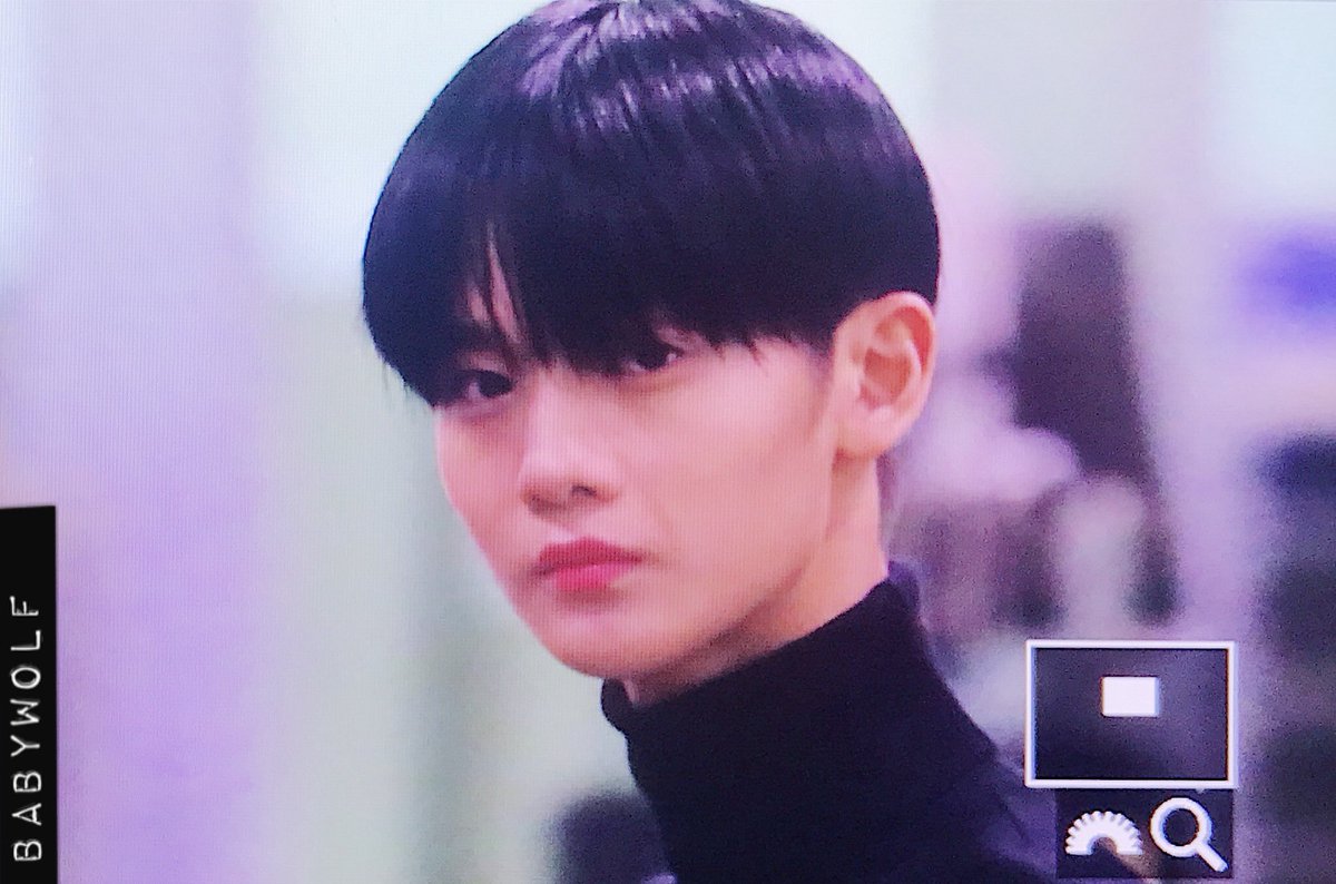 babywolf_0510's tweet photo. 🐺180321 인천공항
#배진영 #진영 #워너원 
Always by your side🍎❤️ https://t.co/heGVKeL6TY
