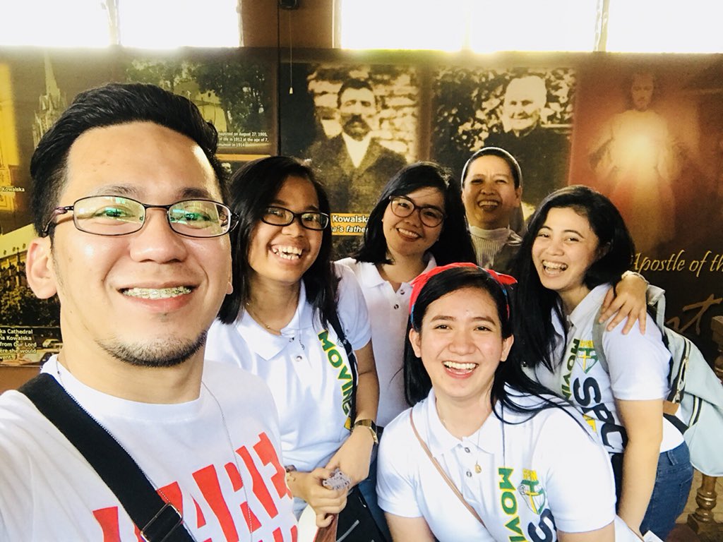 kiziamoldn's tweet photo. We're Pilgrims a wanderer with a purpose. #SPCMPilgrimage #SY2017-2018 https://t.co/VrusqrfoeV