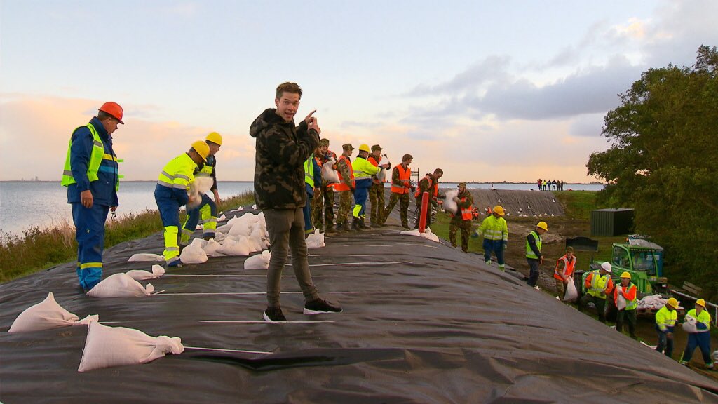 Waterwolf2016's tweet photo. Het Klokhuis maakte in 2016 opnames van Crisisoefening #Waterwolf op #Marken. Kijk vandaag om 18:40 op NPO3: https://t.co/b6YAhSC6aX #hetklokhuis @waterschappen https://t.co/15Jifc4c9z