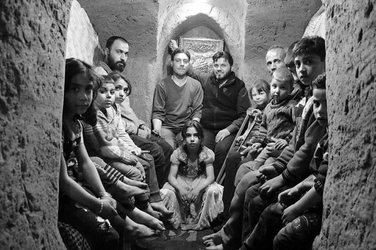 faizal_tahir's tweet photo. This could be their very last picture together.
A Syrian family in Ghouta in their underground shelter taking refuge from the fighter jets and bombs of the Assad regime. But until when?
May Allah have mercy on all of the ummah in Syria 🇸🇾
#PrayForGhouta #PrayForSyria https://t.co/rJMtyDyfB0