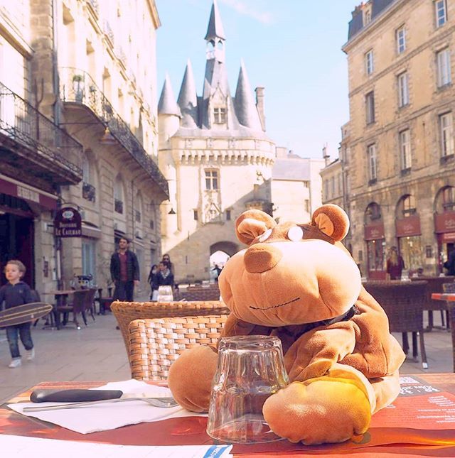 travelsofplushy's tweet photo. Plushy 🐻 looks fabulous in Bordeaux, the French City of wine! 🍷
Here we were waiting for our food in this lovely restaurant beside Porte Cailhau.
This gate is one of my favourite buildings of this city.
I'm in love with Bordeaux! 😍 .
.
.
.
#bordea… https://t.co/JeH07wCzTO https://t.co/grUcL2nIfP