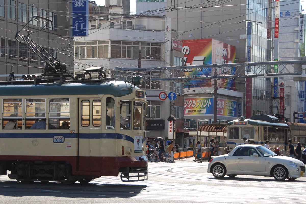 J Teruhira ふっかく 甘栗次郎とキタムラカメラ 堺町の高知らしい風景 ここも変わっていきます 撮影10年 てるひらフォトサービス キタムラカメラ 甘栗次郎 路面電車