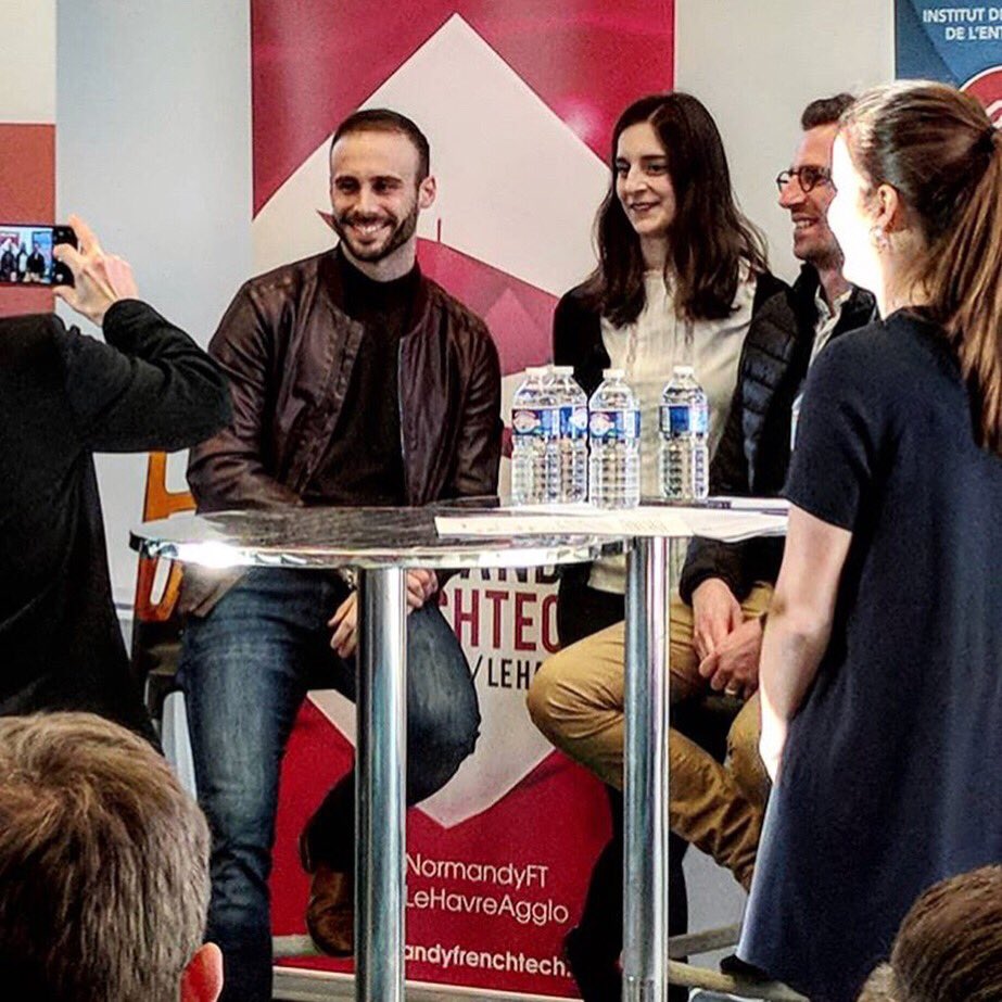 Hier soir s’est déroulé le premier SPEAK’UP de l'@InsIDE_institut ! Grand moment de partage et de rencontres 🎁 Quel plaisir de faire part de mon aventure entrepreneuriale Mes Chaussettes Chéries @MCCbox, entourée d’entrepreneurs dans l’âme! #entrepreneur #normandie #madeinfrance