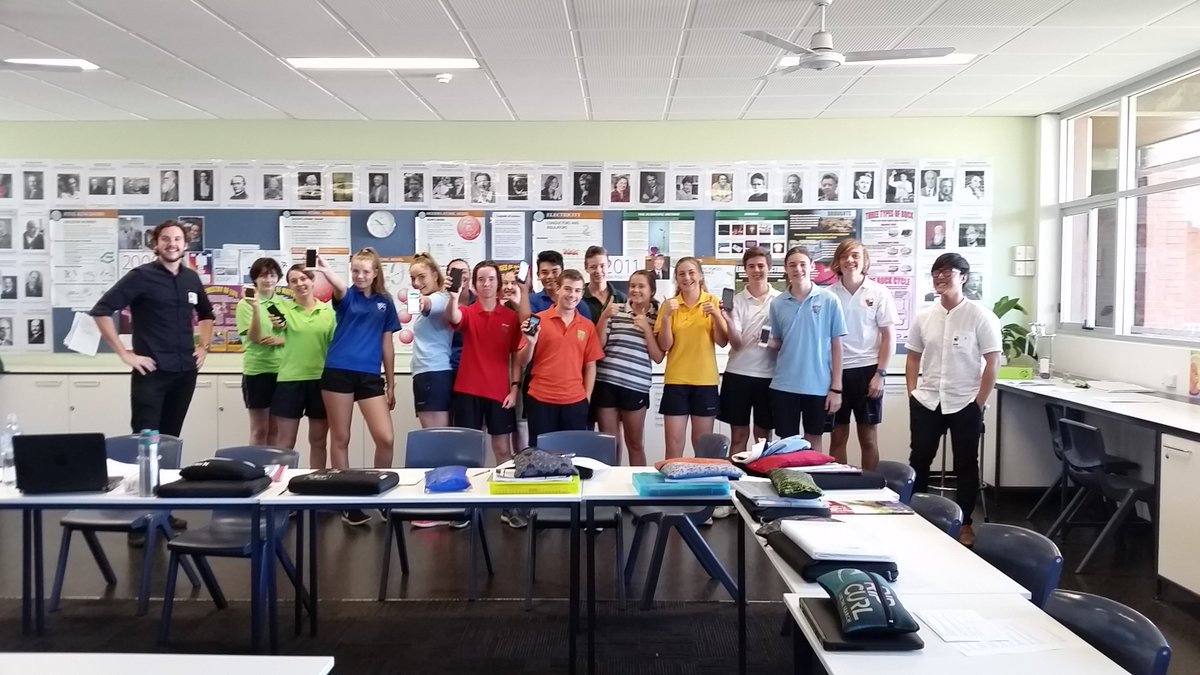 PhoneLabsNet's tweet photo. All schools in the future will be using phones to teach. We are figuring out how to teach with phones. Kids love learning with Phones. #FutureSchools https://t.co/LRcpGcYTQE