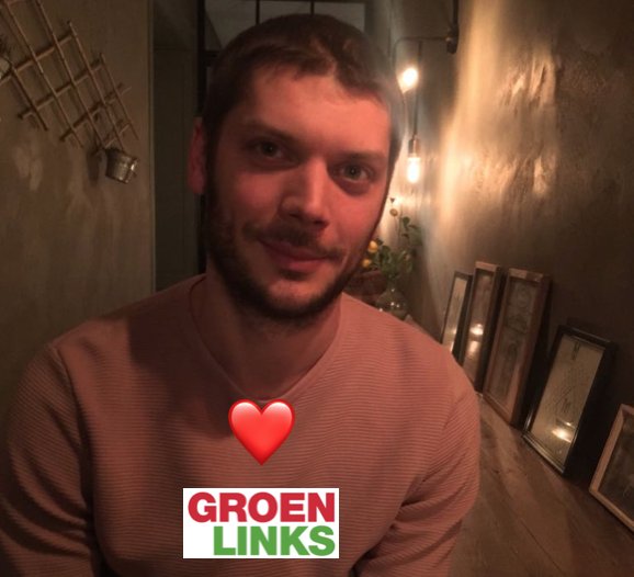SybrenKooistra's tweet photo. #transfertweet

Dit is 'm dan.. mijn laatste dag bij GroenLinks. Want vanaf volgende maand begin ik als campagnemanager voor de European Green Party. 

#veranderingbeginthier

Dus maak er een mooie dag van. Stem. En stem @groenlinks! https://t.co/Ii1L17dcbz