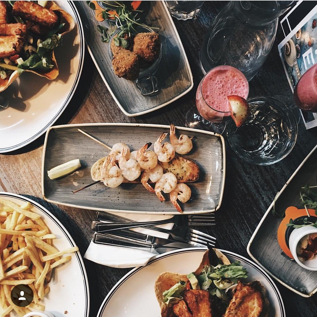 SlugHanover's tweet image. We're loving this customers picture from a recent visit to us! Sharing plates and 2-4-1 cocktails, what more could you ask for?! 

Pop in to see us today! 

#2for1 #foodfordays #winedownwednesday