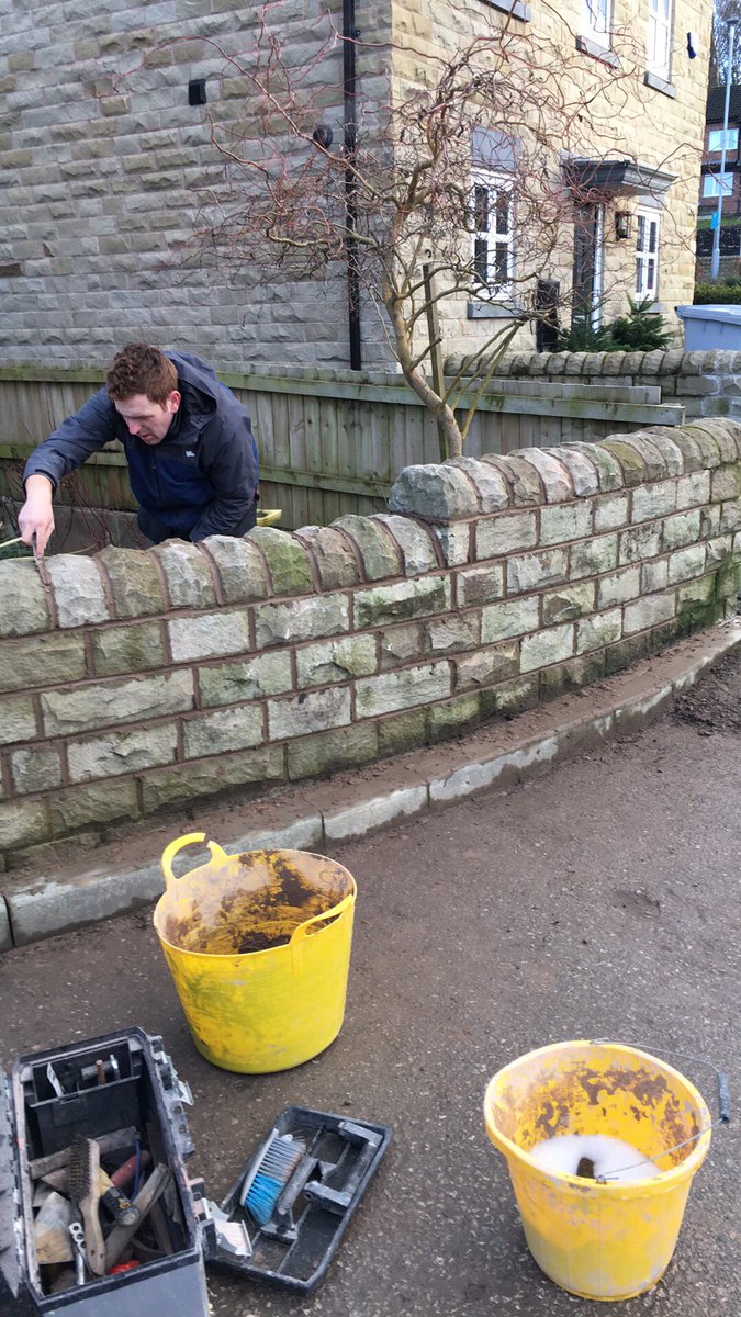BurdockTree's tweet photo. @rlmbrickwork cracking job sorting out this wall for me....👍🏻 only just realised I took some photos..🙄 https://t.co/3q4oPNu58T