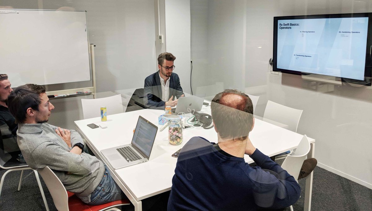 cozmosBE's tweet image. Gisterenavond was het #techdive  op de kantoren. Dan komen we met heel het @digitalRMDY #team samen om allerlei #techtalks te geven. 

Ook wij deelden onze kennis met de collega&apos;s: @PAsselbergh gaf een #talk over &quot;#iOS: RxSwift&quot; en @KristofOverdulv besprak &quot;#Android: MVVM&quot;.