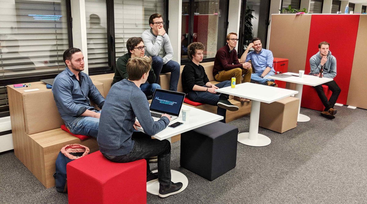 stackedbe's tweet image. &quot;What are PWA&apos;s?&quot; 
@jordydeloor besprak het #topic gisteren met zijn collega&apos;s tijdens de #techdive van @digitalRMDY.

#PWA #progressive #webapp #development #teamevent #techtalk #techies #frontend #developers