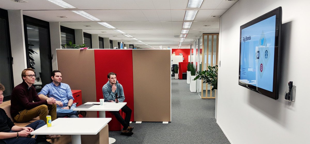 stackedbe's tweet image. &quot;What are PWA&apos;s?&quot; 
@jordydeloor besprak het #topic gisteren met zijn collega&apos;s tijdens de #techdive van @digitalRMDY.

#PWA #progressive #webapp #development #teamevent #techtalk #techies #frontend #developers