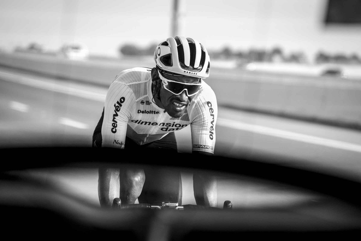 Pinarello Q36.5 Pro Cycling Team tweet media