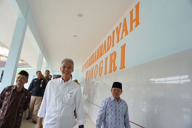DPDPDIPJateng's tweet photo. @ganjarpranowo dan Muhammadiyah Janji Tak Saling Melupakan https://t.co/t7tbTJrX5I #KandangBant3ng #GanjarYasinMakmurTenan #GanjarYasinM3nang #BantengM3tal #PDIPerjuanganM3nang #GanjarYasinMakmurTenan https://t.co/i0eVPvlK0r