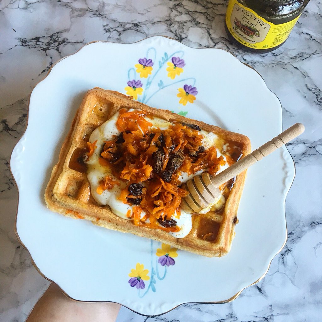 moonchildrecipe's tweet photo. Waffle Wednesday π₯ carrot cake waffles π₯ using @Dovesfarm spent flour, organic eggs, Honey & @FushiWellbeing ghee to give them a deep buttery flavour π₯ #wafflewendsday #waffles #HAPPYHUMPDAY #cleaneats #organic #orgaincfood #EasyRecipes #feedfeed #foodfeed #eathealthy #ghee https://t.co/0Xb78sZpdG
