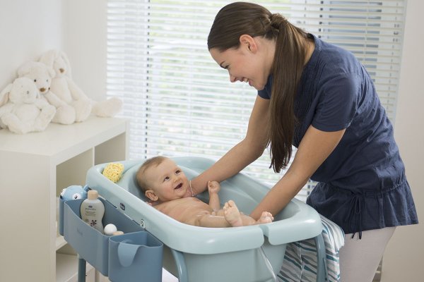Bebinos's tweet photo. La bañera y cambiador Cuddle &amp; Bubble de #Chicco te está esperando en nuestras tiendas con una #OFERTA increíble.
Gracias a sus dos ruedas, la puedes transportar cómodamente y, como también es plegable, ocupará muy poco espacio en tu aventura esta #SemanaSanta.
¡Ahora 104,00 €! https://t.co/9mGMOtfwIO