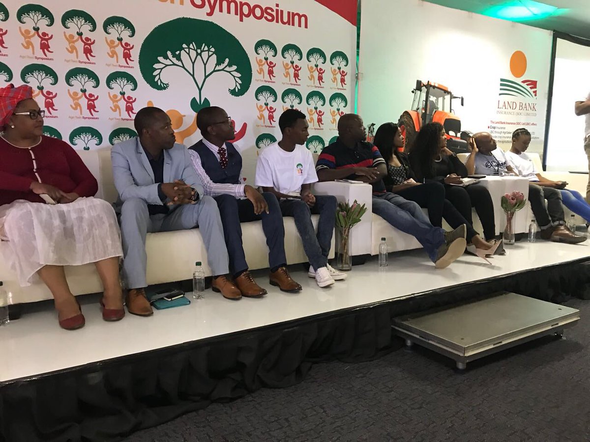 AgriTeen's tweet photo. The panel is ready to tackle all questions that the youth has about agriculture. #AgriTeen2018 #PlantTheRightSeed #HumanRightsDay2018 https://t.co/3UbqgBjofl