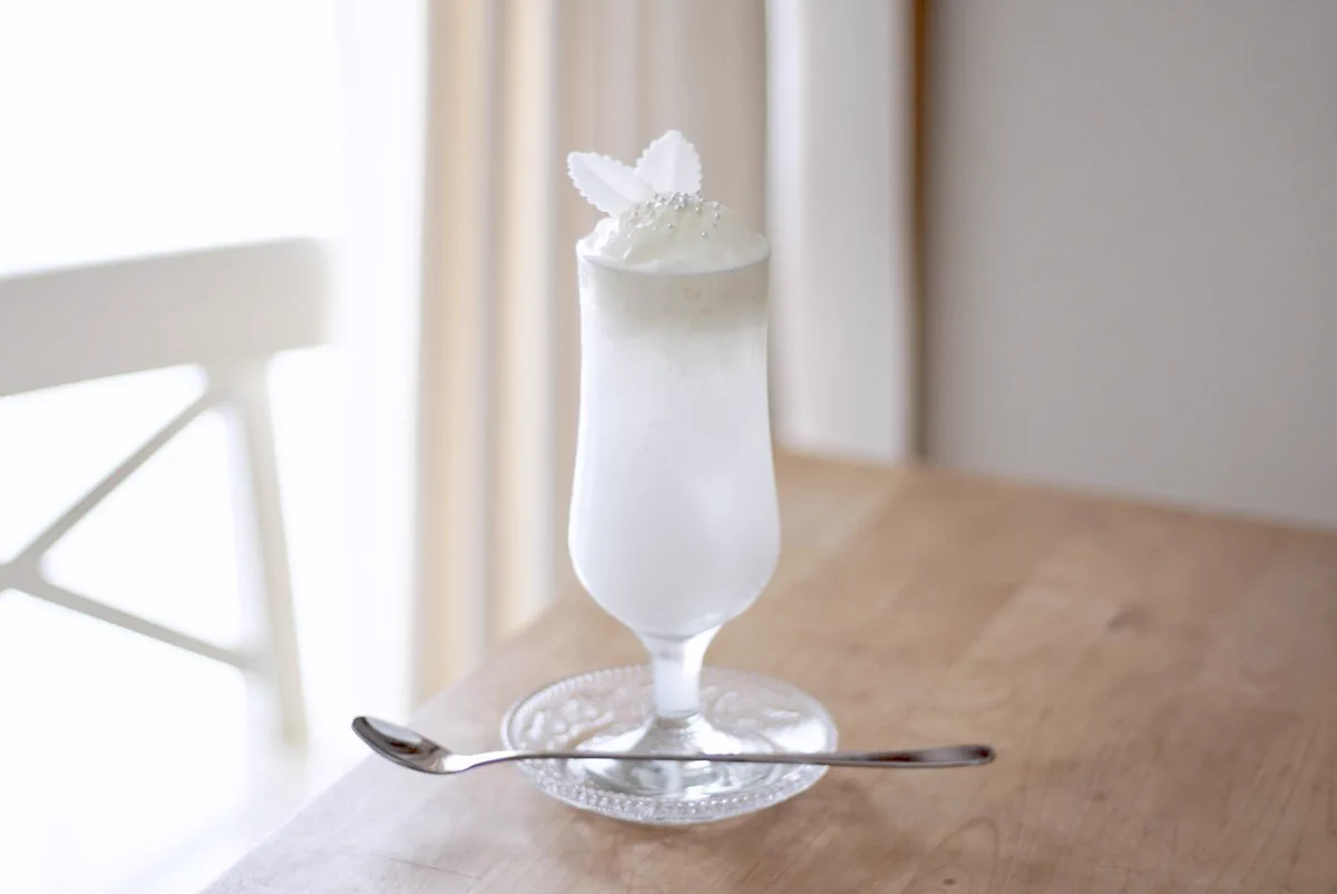 思わずうっとりしてしまう！！真っ白雪の日のクリームソーダを飲んでみたいwww