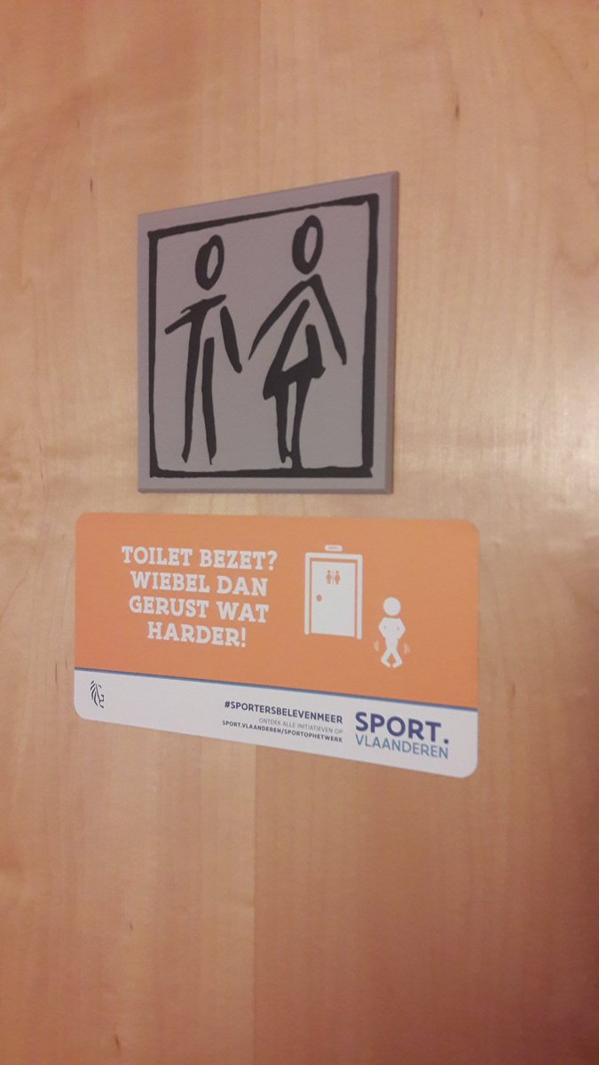 Wiebelen en twitteren aan de wc deur van het hoofdkantoor Triamant in Turnhout #Triamant #sportersbelevenmeer #zorgelooswonenvoluitleven