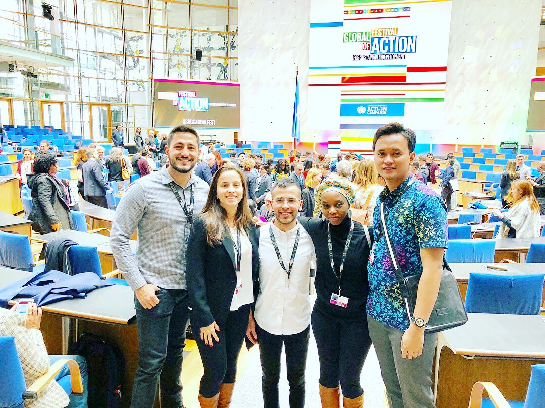 Having a warm discussion with Mrs. Patricia Espinosa, the Executive Secretary of the UNFCCC after the opening of the #SDGglobalFest. Thanks for the team and @DIE_GDI @grimm_sven @wulf_reiners @TatjanaReiber @AndreaCordes who make this possible. #MGGNetwork #SustainableIdeasGame