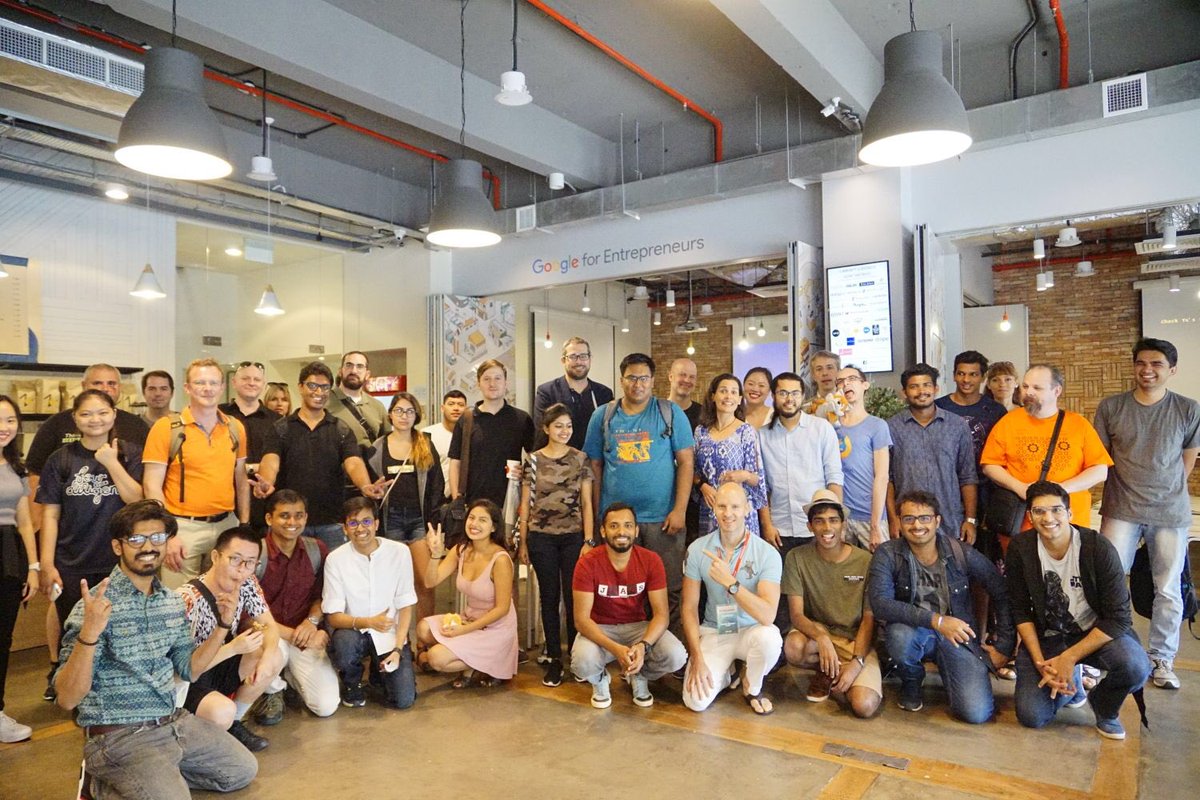 kashifzaidi1's tweet photo. smiles all around at the @fossasia meetup at @impacthub #FOSSASIA https://t.co/0TudXZVMba