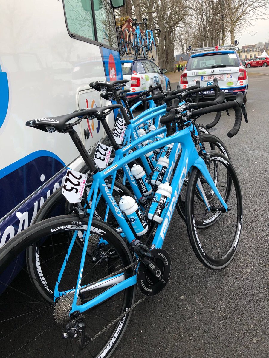 AgoAquaCT's tweet photo. Nos vélos @ridley_bikes sont prêts pour la 3e du Tour de Normandie #tdn2018🇫🇷 #motivation #strongteam https://t.co/KzfJ56nsnI