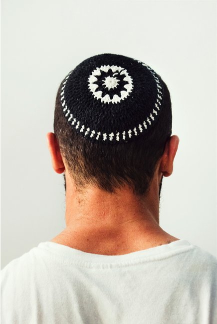 En el marco del Día Internacional de la Memoria del Holocausto y la Prevención de los Crímenes contra la Humanidad, Daniel Solomons presentó su exposición "Olam-haba / The World to Come", en la Galería <a href="/yustoginer/">Galería Yusto/Giner</a>. Más información en  yusto-giner.com