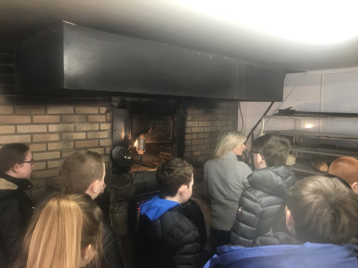 BeckMFL's tweet image. Traditional French boulangerie #France2018