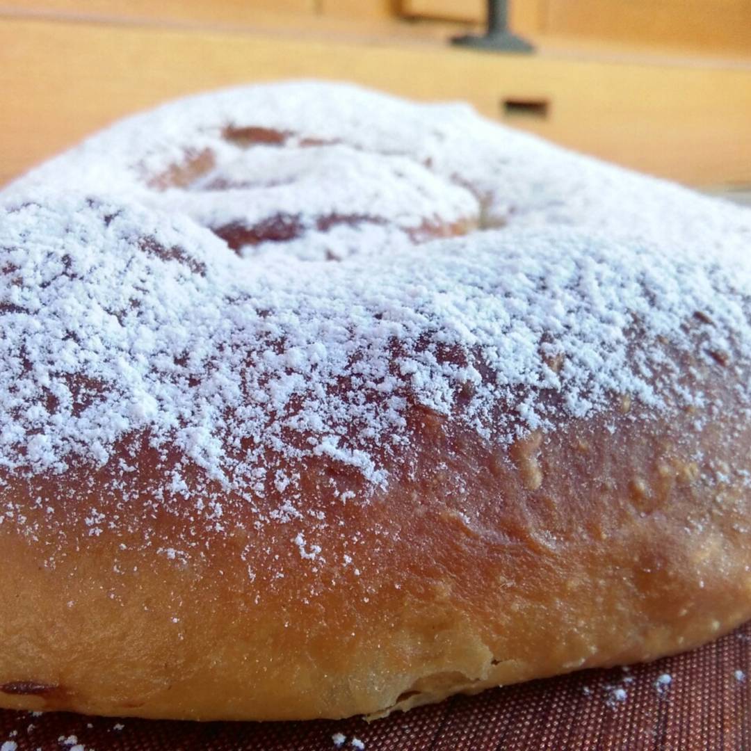 Ya están horneadas! Que gustaco! Y que olorcito mmm no hay nada como hacerte la repostería/bollería casera.
#ensaimada #platosdereichel #homemade #sweetie #foodie #yummymummy #chorrosdebaba #cariñoconazucar #hazlotu