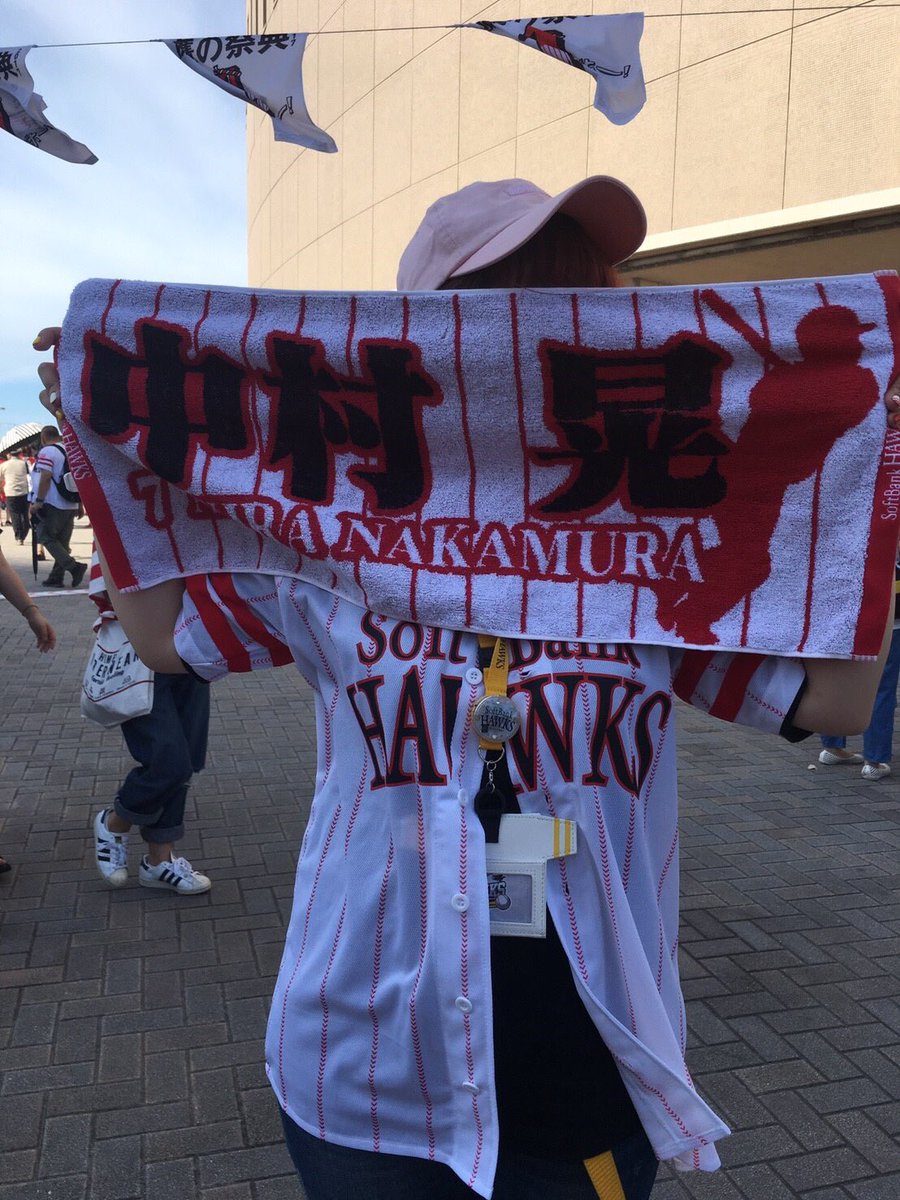 _______HAWKS7's tweet photo. ✔️ヤフオク、京セラに出没
✔️福岡県民
✔️Twitterでも現地でもうるさいです
✔️気になった人お迎えいきます

 🗣#Twitter上にいるホークスﾌｧﾝみんなと繋がりたいのでこれを見たホークスﾌｧﾝはRTしてもらえるとめちゃくちゃ嬉しいですそして今繋がってるホークスﾌｧﾝもRTお願いします https://t.co/bOQPiWUL2F