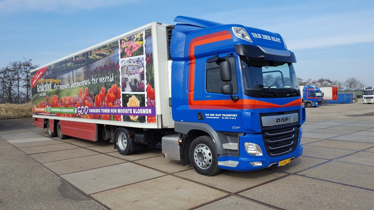 VanderSlotGroep's tweet photo. De afgelopen periode zijn er twee van de vijf nieuwe auto's voor 2018 opgeleverd! Wij wensen onze chauffeurs Bart en Bob veel veilige kilometers toe! https://t.co/219O57DPPI