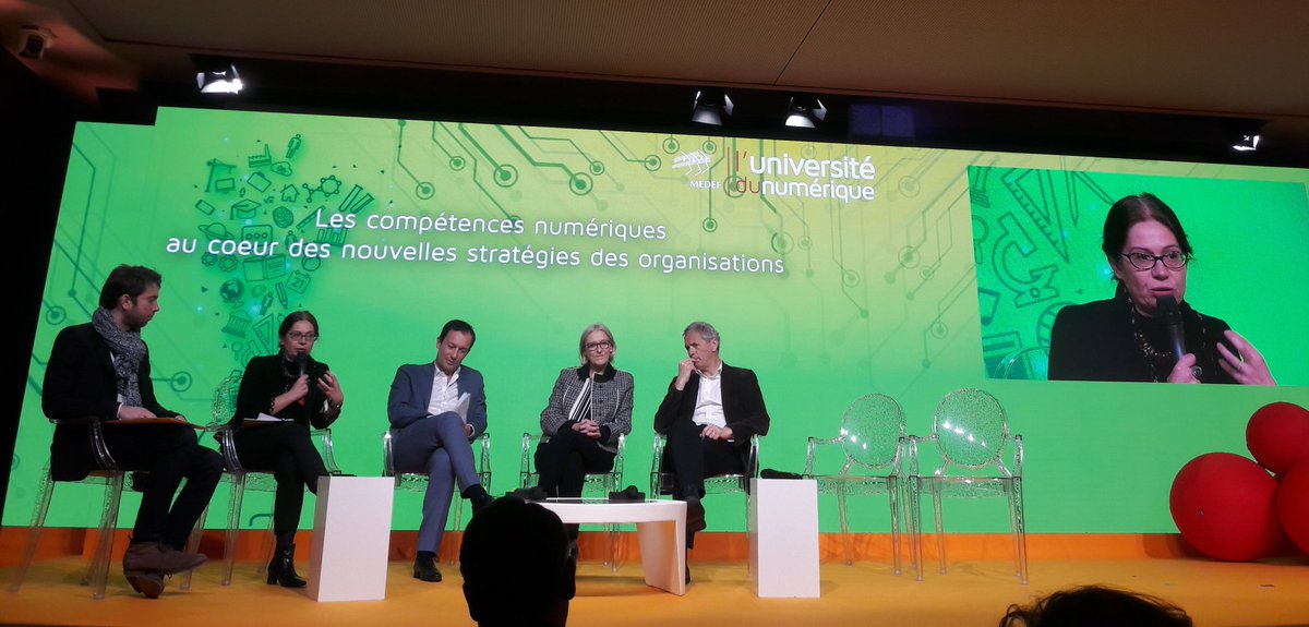 Beaboss_mag's tweet photo. #Unum18 Françoise Dany @EMLYON évoque l'intelligence collaborative et l'importance pr les dirigeants d'avoir l'intelligence de leur contexte, de ce qui bouge. Etre ouvert à son environnement implique un changement de posture et ce n'est pas réservé aux grandes #entreprises https://t.co/XIjJD5PvQO