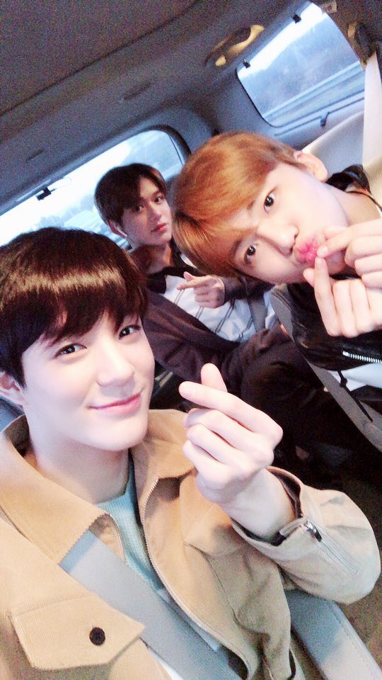 NCTsmtown's tweet photo. 시즈니 우리 잘 다녀올게요!! 하핫!!
무대 멋지게 하고 올게요!
사랑해요~!!-젠 https://t.co/CZzjBsY6UZ