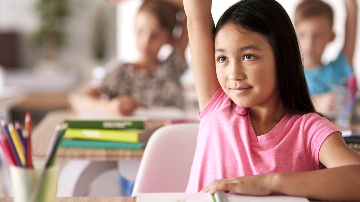 edutopia's tweet photo. A brief daily sharing exercise can help young students build a sense of community and the confidence to participate in class.
 https://t.co/SpLAs5AaFw https://t.co/OBrlLoWsVz