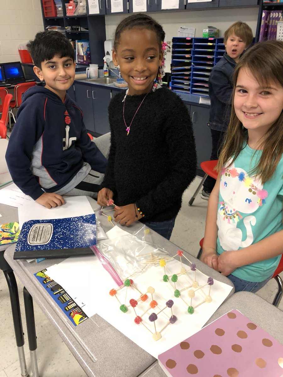 Melissa02692381's tweet image. Third graders exploring geometric shapes  #TimberwolvesRock #SpringTwitterChallenge