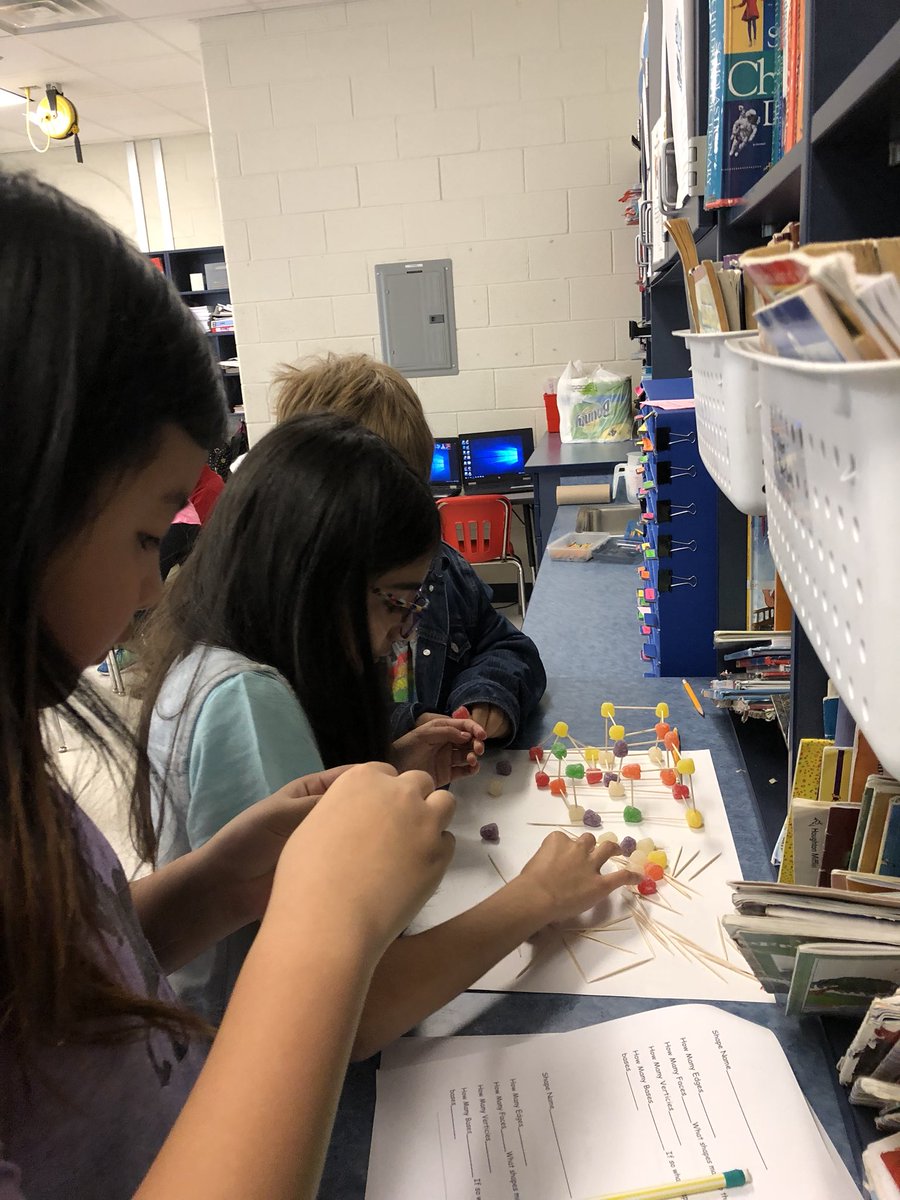 Melissa02692381's tweet image. Third graders exploring geometric shapes  #TimberwolvesRock #SpringTwitterChallenge