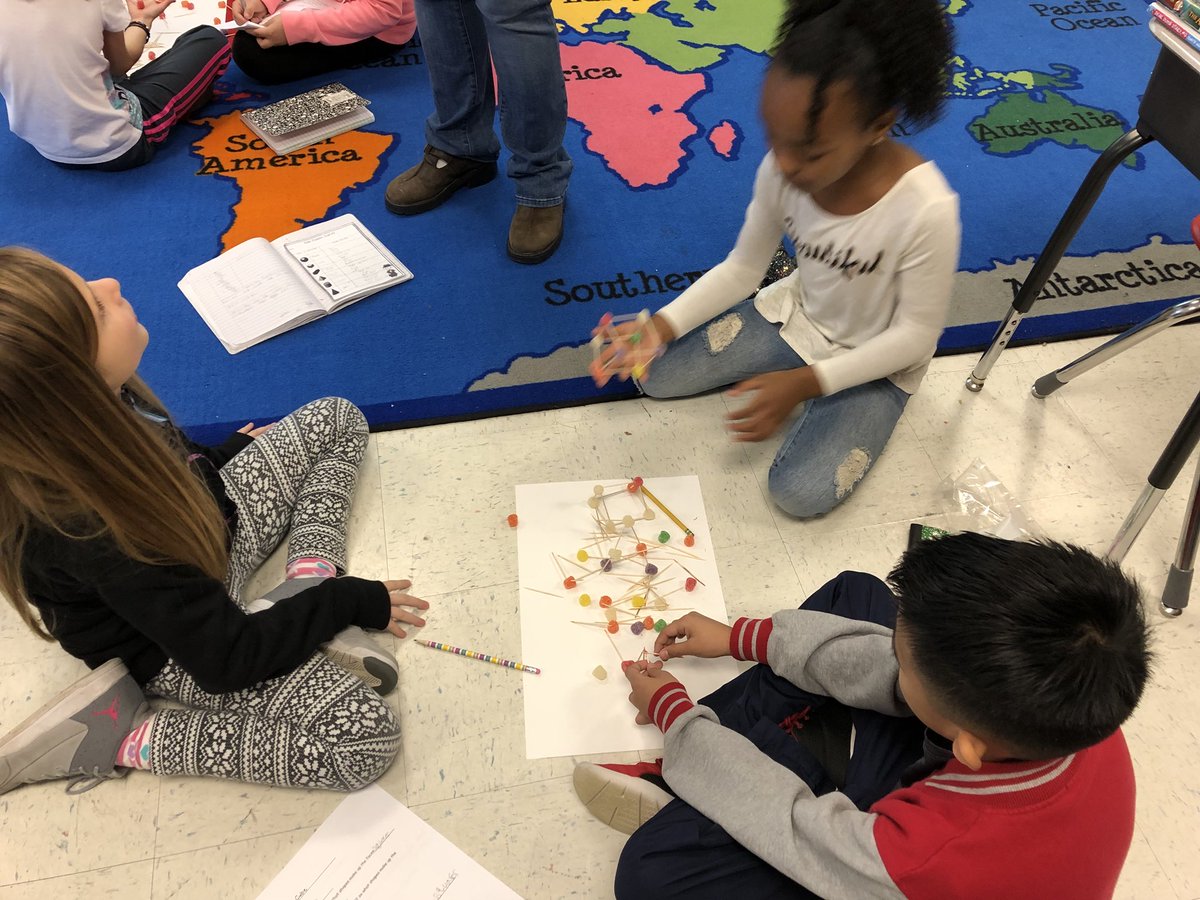 Melissa02692381's tweet image. Third graders exploring geometric shapes  #TimberwolvesRock #SpringTwitterChallenge