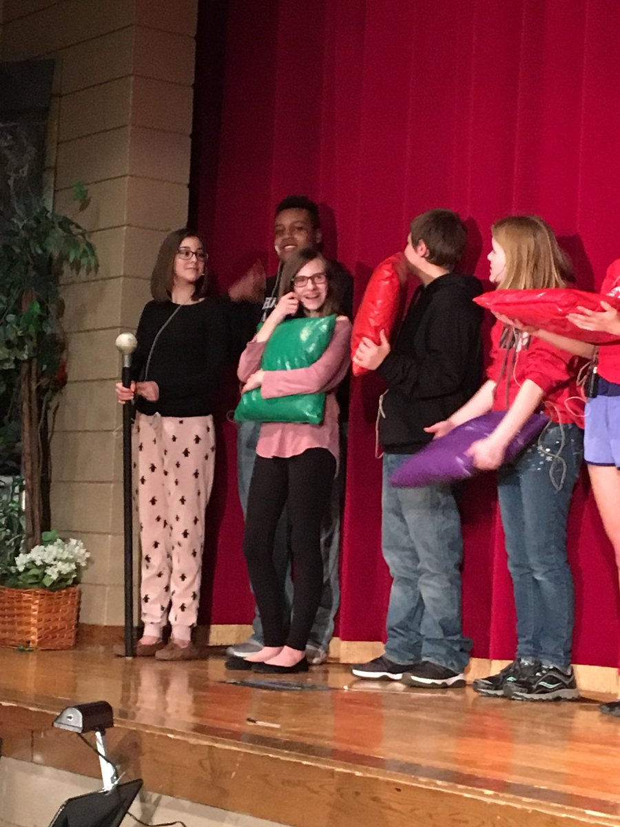 koala_610's tweet photo. Southern practicing for Once Upon a Mattress #wilsonsouthern #wilsonsd #princess&amp;thepea https://t.co/EvwUEjiBML