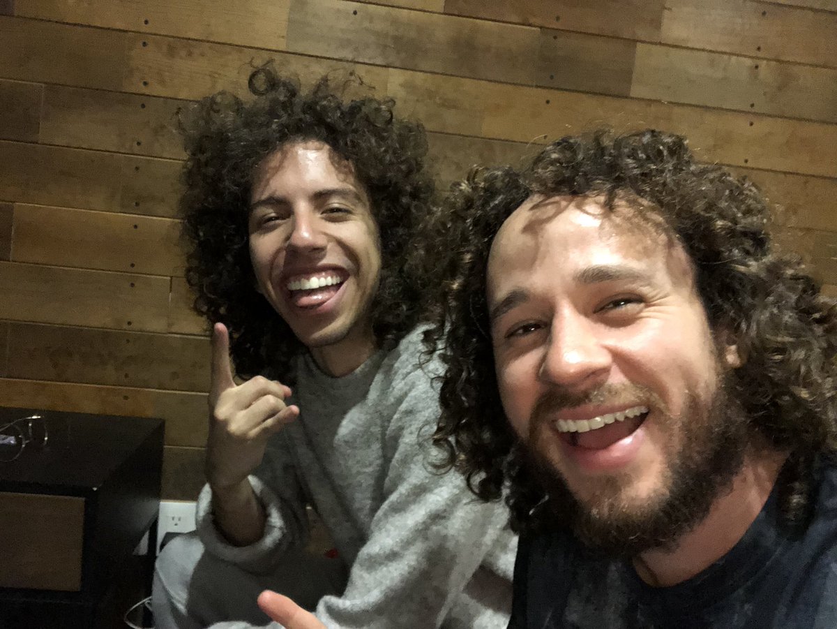 LuisitoComunica's tweet image. Miren quién está de visita!!! Me emociona mucho tener a nuestro venezolano preferido en tierras mexicanas! 🇲🇽🇻🇪 @IdeasAbstractas 

Que se venga la chidez!